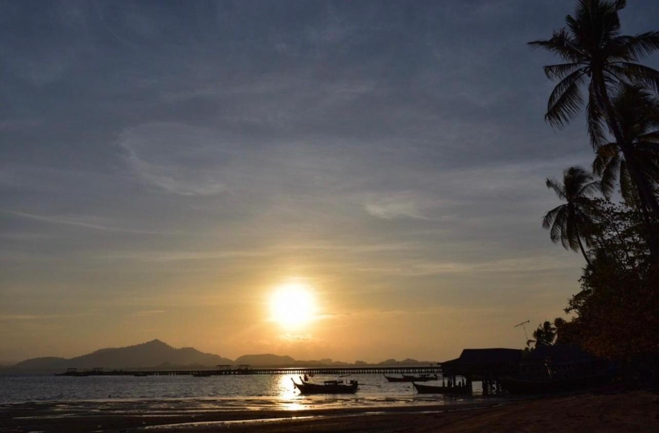 Mook Montra Resort Sea Front Ko Muk Exterior foto