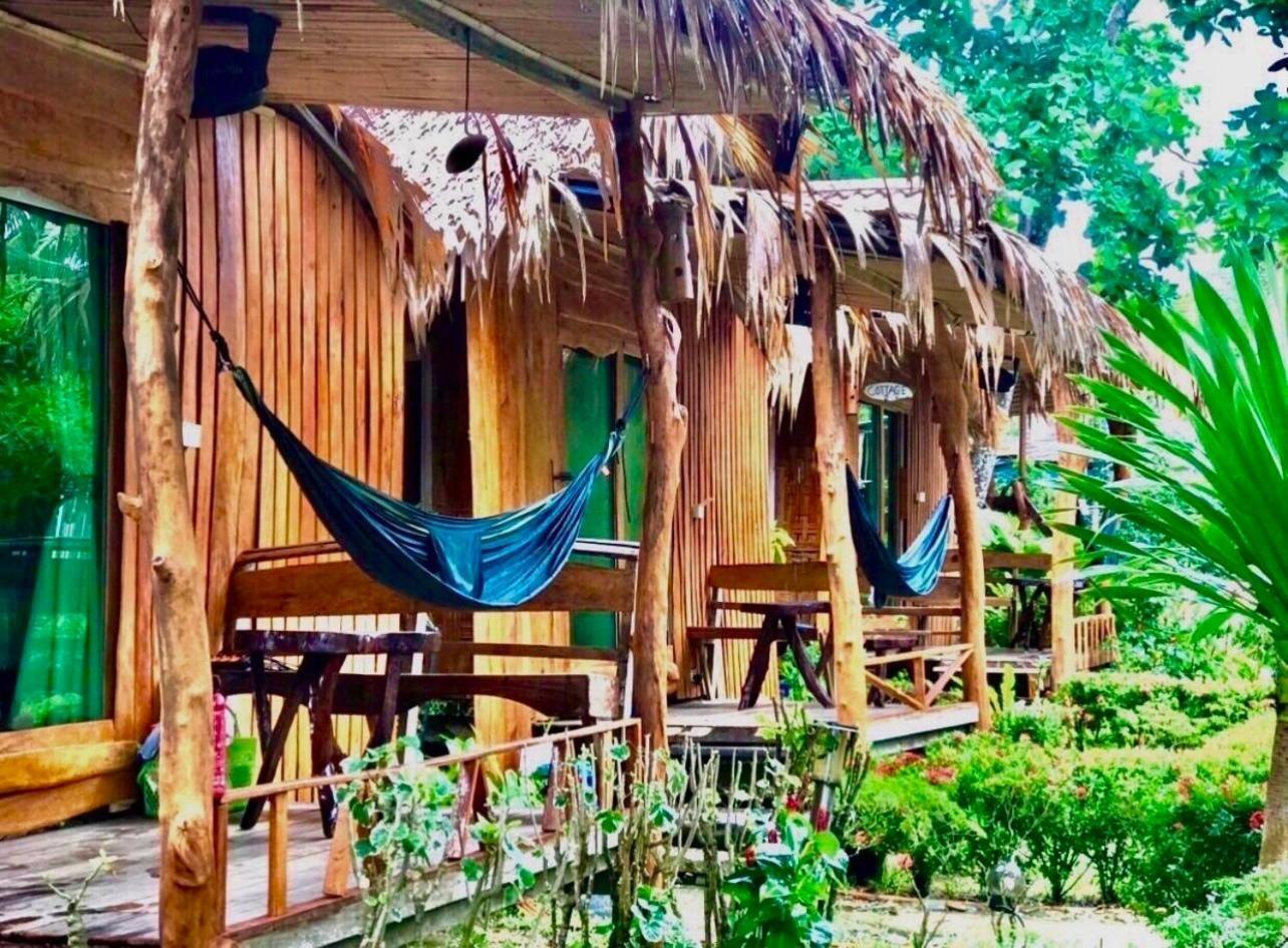 Mook Montra Resort Sea Front Ko Muk Exterior foto