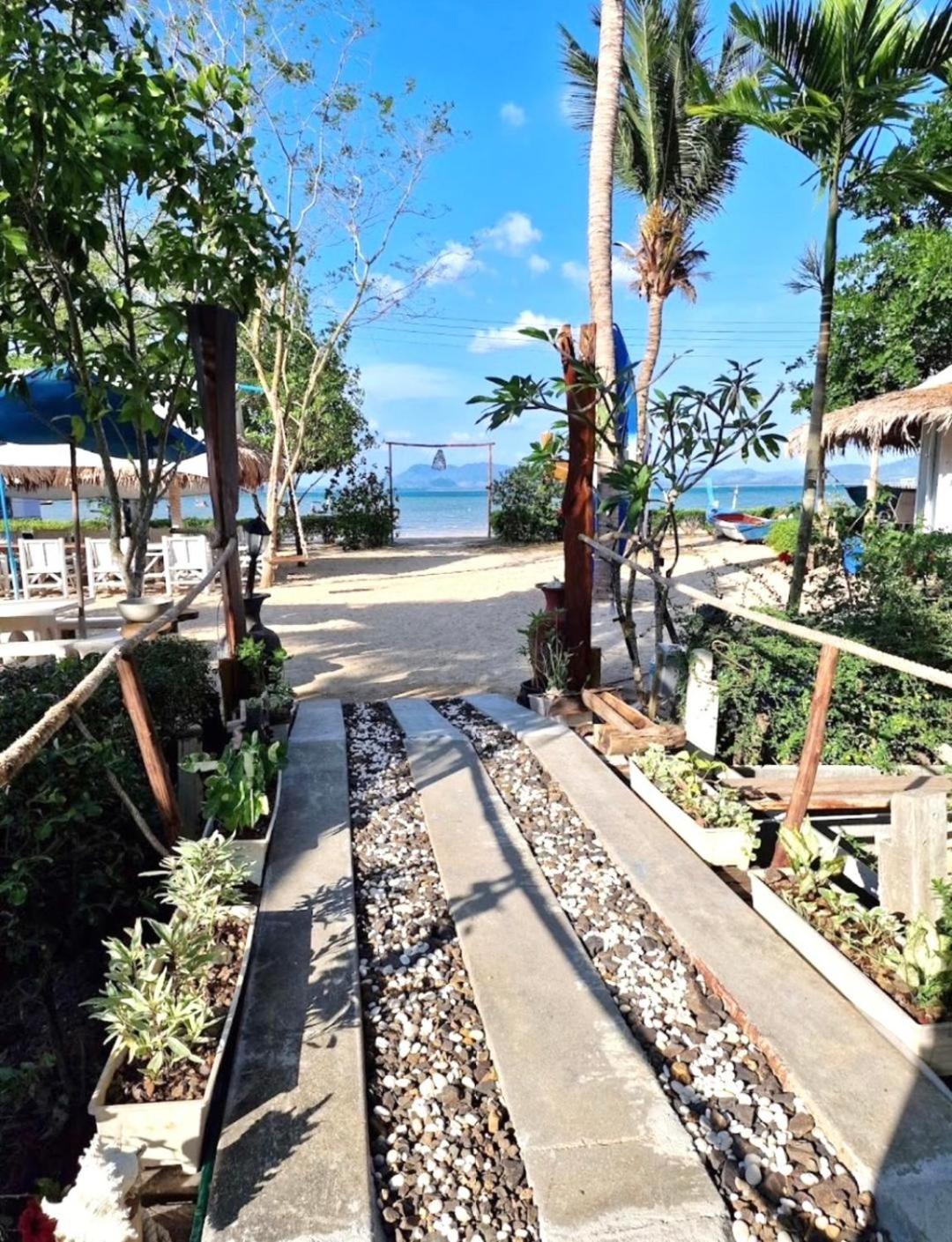 Mook Montra Resort Sea Front Ko Muk Exterior foto